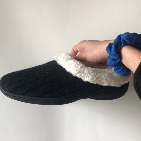 ‼️ LAST CHANCE ‼️ Comfy dearfoam slippers! - Picture 6 of 7